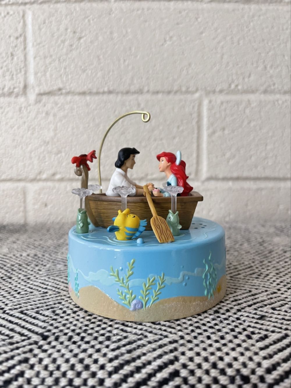 Kiss The Girl - The Little Mermaid (Disney) ornament collectible [Barcode 763795655717] - Main Image 4