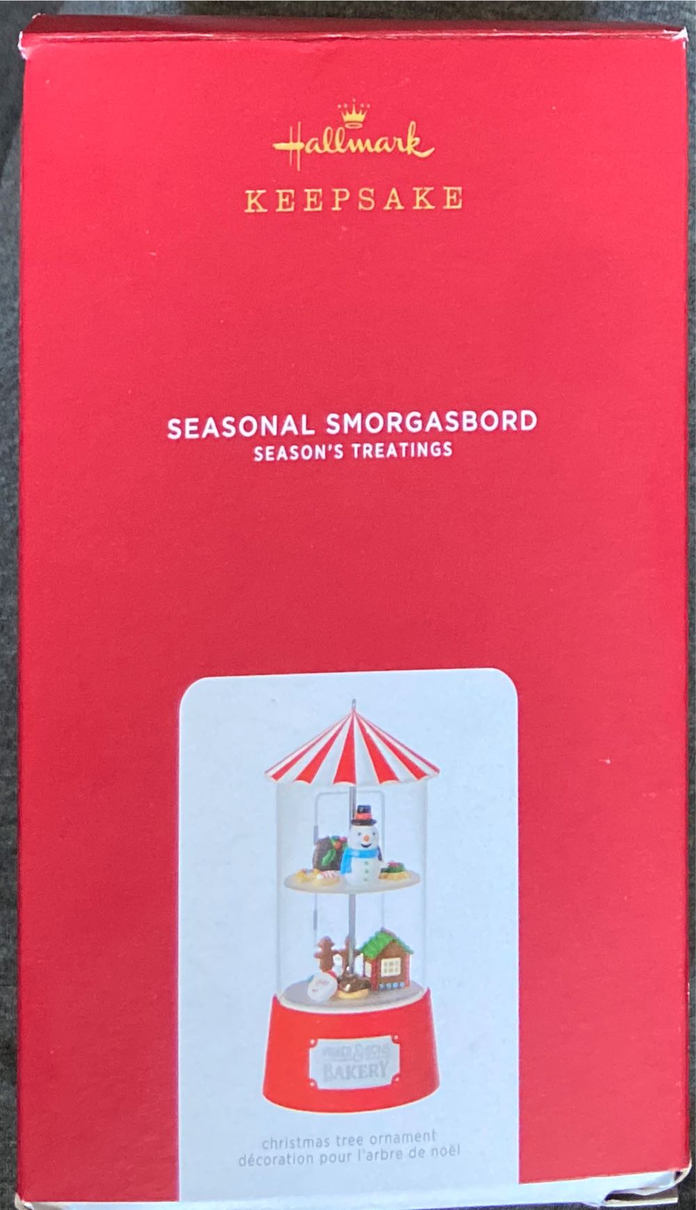 Season’s Treatings Magic (2021) Seasonal Smorgasbord - Season’s Treatings (Smorgasbord) ornament collectible [Barcode 763795594825] - Main Image 3