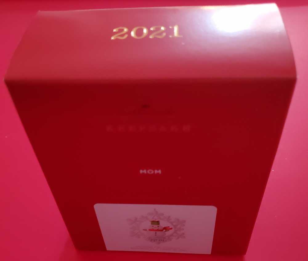 Snowflake Mom - Family (Mom) ornament collectible [Barcode 763795659449] - Main Image 3