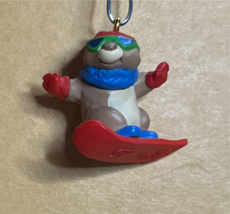 Miniature Snowboard Bunny  ornament collectible [Barcode 015012376029] - Main Image 3