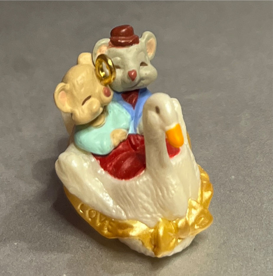 Miniature Tunnel Of Love - Hallmark Keepsake Miniature (Mouse, Swan, Mini) ornament collectible [Barcode 015012213201] - Main Image 3