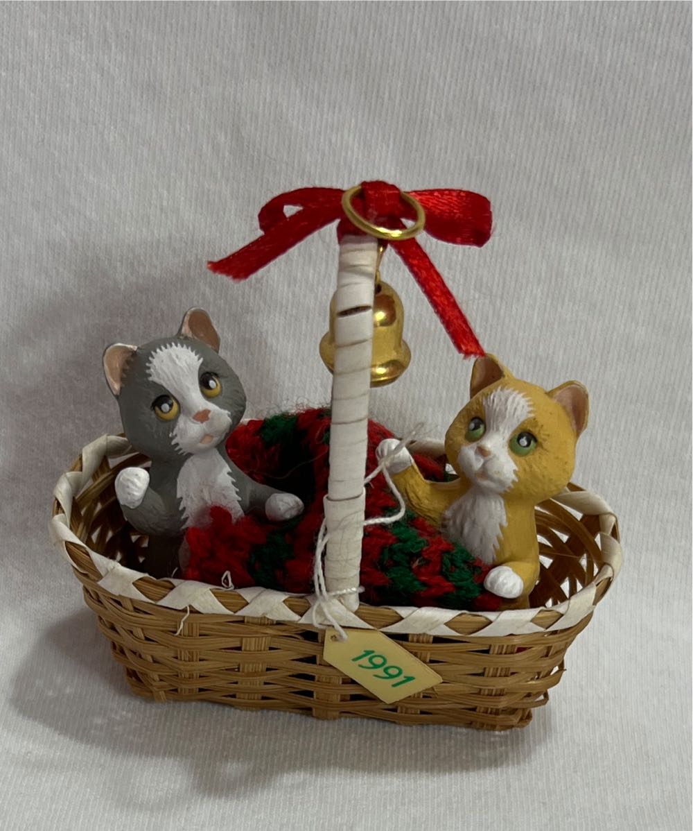 Basket Bell Players - Cats (Kittens) ornament collectible [Barcode 070000027437] - Main Image 3