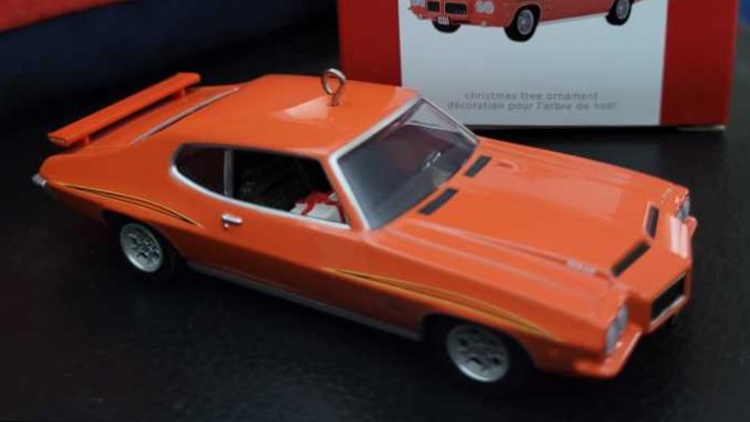 24484 Lemax Kringle’s Air Field