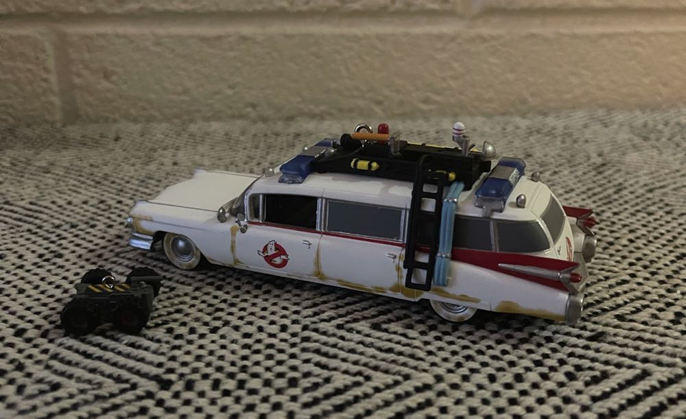 Ghostbusters: Ecto-1 & R.T.V. - SDCC (Ghostbusters: Afterlife) ornament collectible - Main Image 2