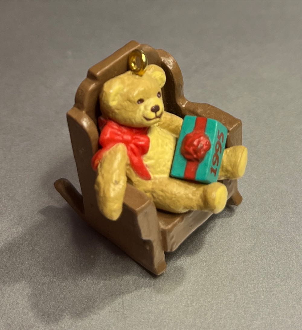 Hallmark Keepsake. Christmas. Miniature. 1995. Grandpa’s Gift. Artist’s Favorites. Designed By Anita Marra Rogers. - Keepsake Miniature (Artist’s Favorites: Grandpa’s Gift) ornament collectible [Barcode 015012181289] - Main Image 3