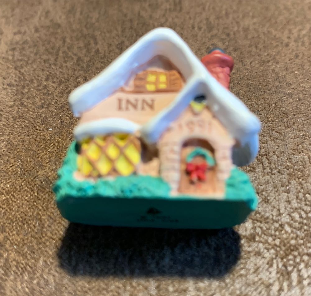 Miniature Old English Village #4 Inn - Old English Village Miniature (Buildings) ornament collectible [Barcode 070000027680] - Main Image 3