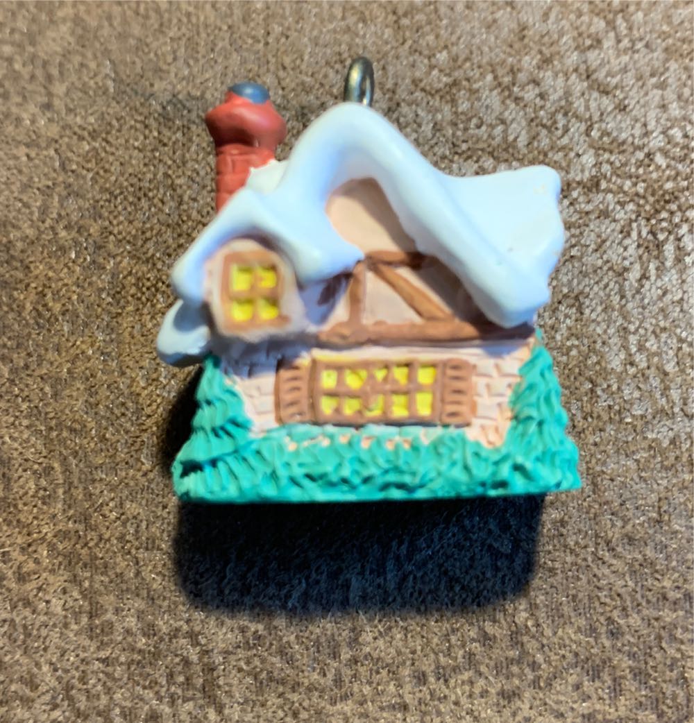 Miniature Old English Village #4 Inn - Old English Village Miniature (Buildings) ornament collectible [Barcode 070000027680] - Main Image 4