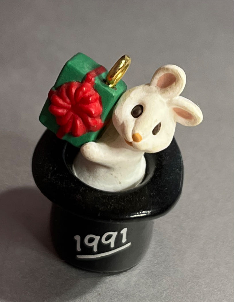 Top Hatter - Miniature Ornaments (Miniatures) ornament collectible [Barcode 070000027673] - Main Image 3