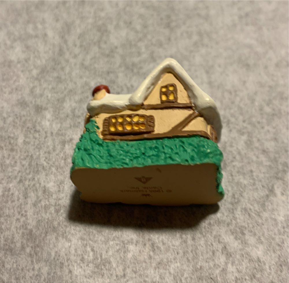 Miniature Old English Village Tudor House #8 - Old English Village (Miniature) ornament collectible [Barcode 015012181265] - Main Image 4