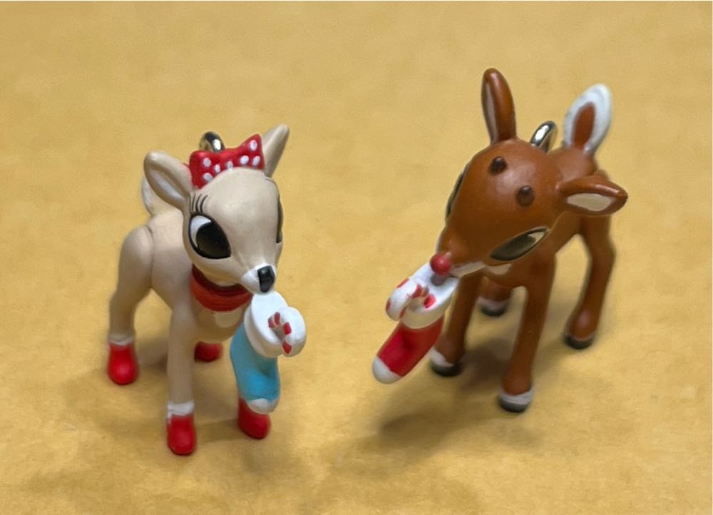 Rudolph And Clarice - Rudolph The Red-Nosed Reindeer (Miniature) ornament collectible [Barcode 763795700547] - Main Image 3