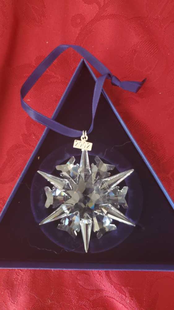 Swarovski 2002 Christmas Ornament - SCS Annual Edition Ornament (Snowflake) ornament collectible [Barcode 768549057946] - Main Image 2