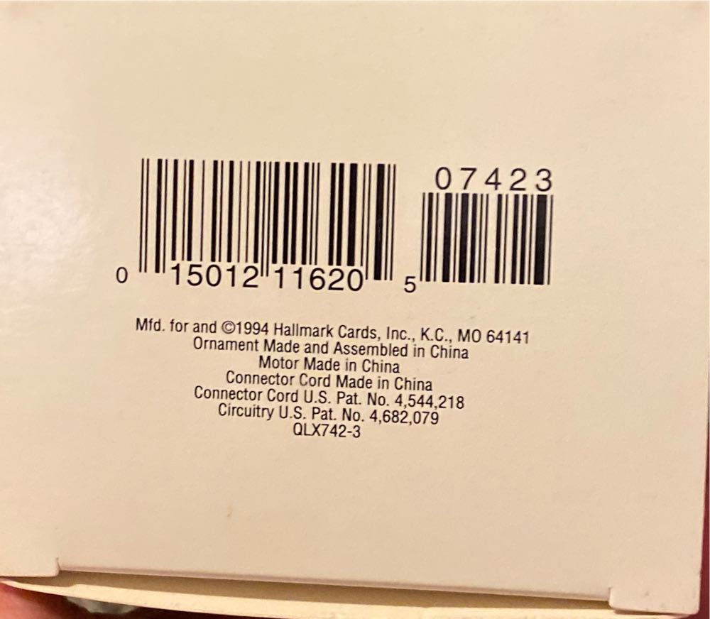 Peekaboo Pup  (Dogs) ornament collectible [Barcode 015012116205] - Main Image 3