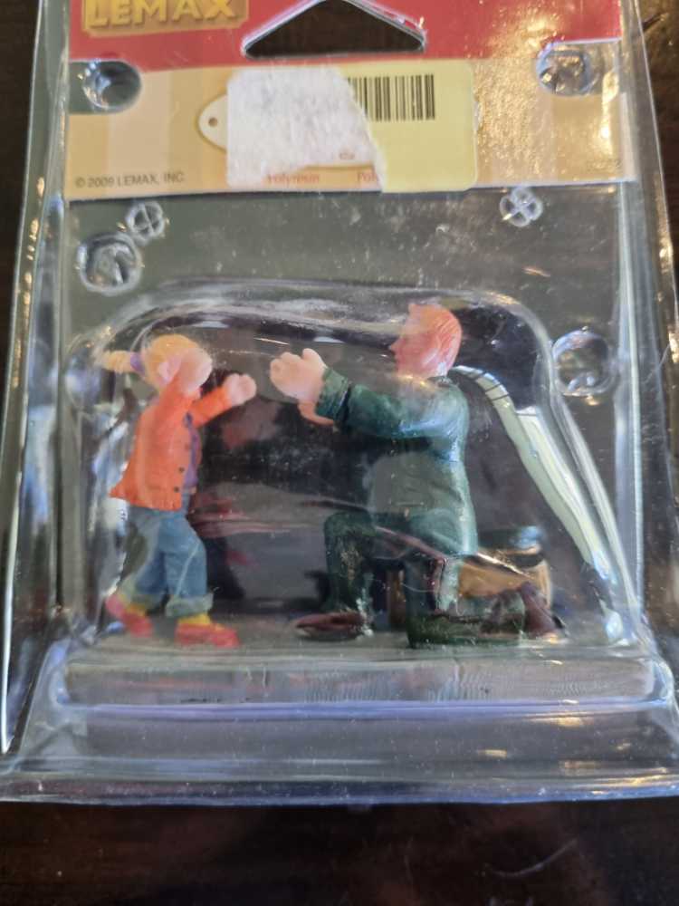 Lemax Daddy’s home 92652 - Lemax Figurines ornament collectible [Barcode 728162926524] - Main Image 1