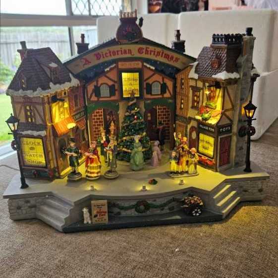 A Christmas Carol Play - Caddington Village (Sights & Sounds) ornament collectible [Barcode 728162457349] - Main Image 2