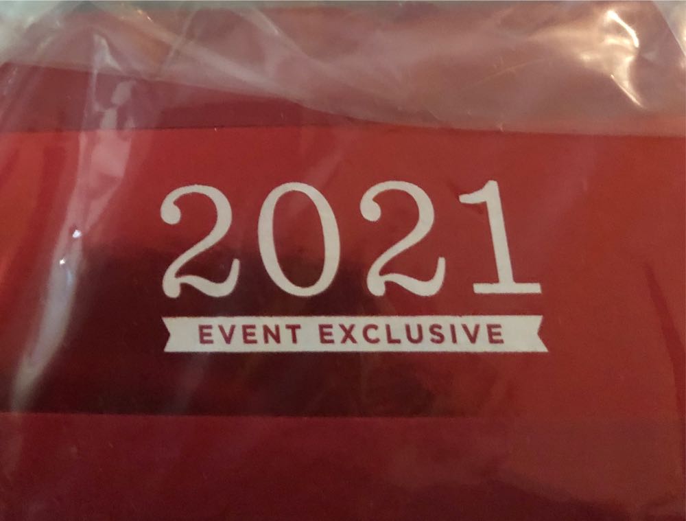 Season’s Treatings Event Exclusive - Season’s Treatings (Season’s Treatings) ornament collectible - Main Image 2