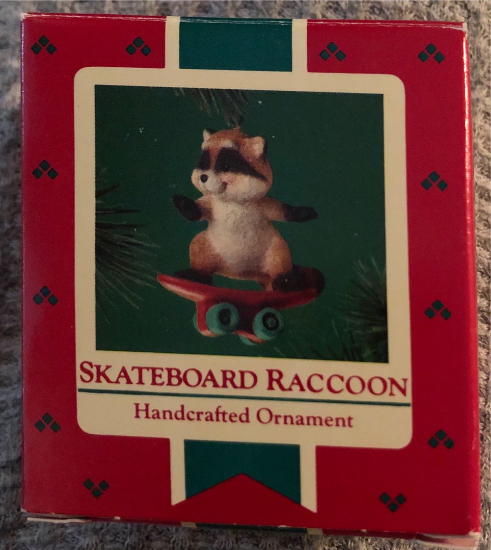 Skateboard Racoon  ornament collectible - Main Image 1