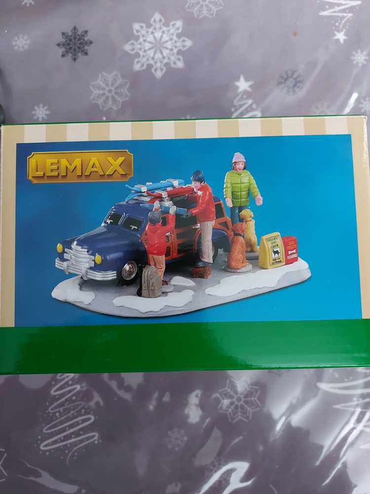 93422 Lemax Winter Vacation  (Christmas) ornament collectible [Barcode 728162934222] - Main Image 2
