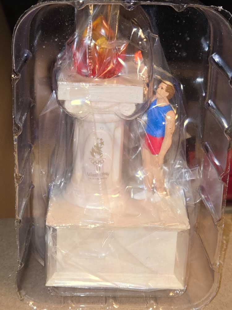 Lighting The Flame - Magic Plug-in (Olympics) ornament collectible [Barcode 015012362763] - Main Image 4