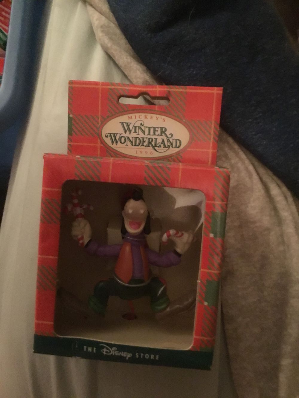 Disney Goofy - Mickey’s Winter Wonderland ornament collectible [Barcode 417037247818] - Main Image 1