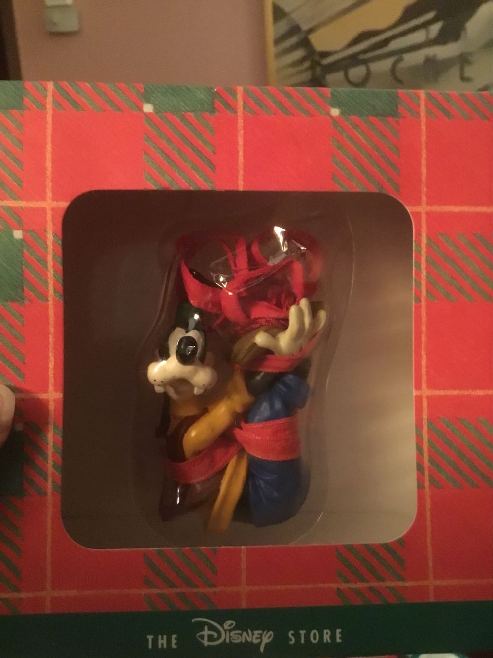 Goofy Ribbon  (Mickey’s Winter Wonderland) ornament collectible [Barcode 417037250856] - Main Image 1