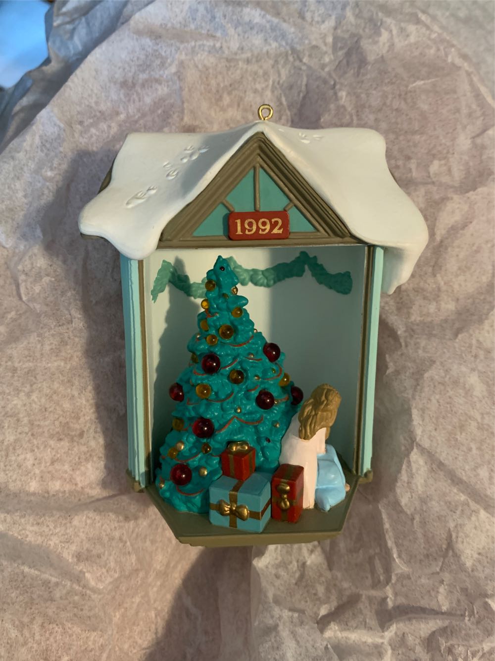 Look! It’s Santa - Artist’s Favorites ornament collectible [Barcode 070000027529] - Main Image 3