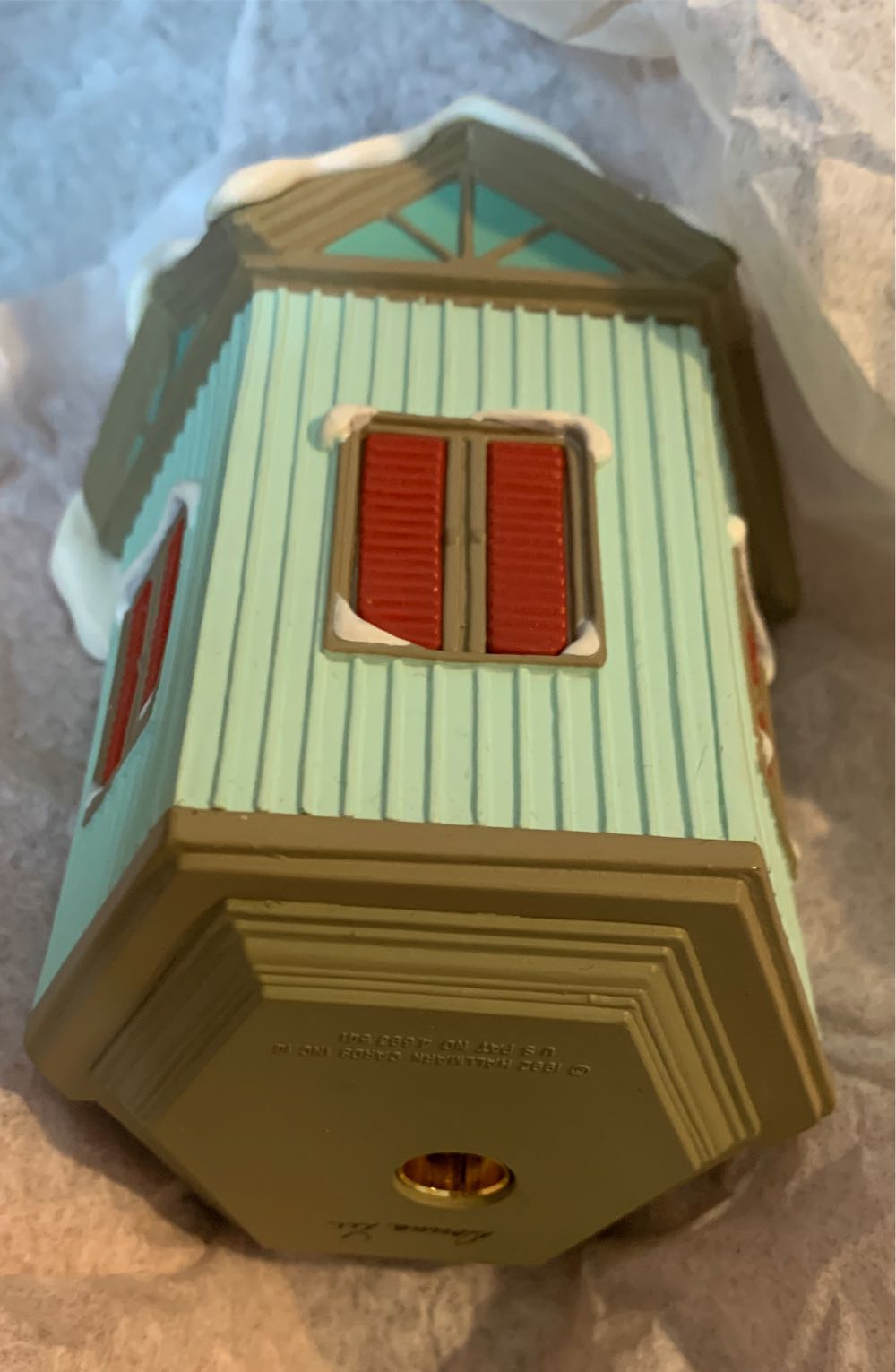 Look! It’s Santa - Artist’s Favorites ornament collectible [Barcode 070000027529] - Main Image 4