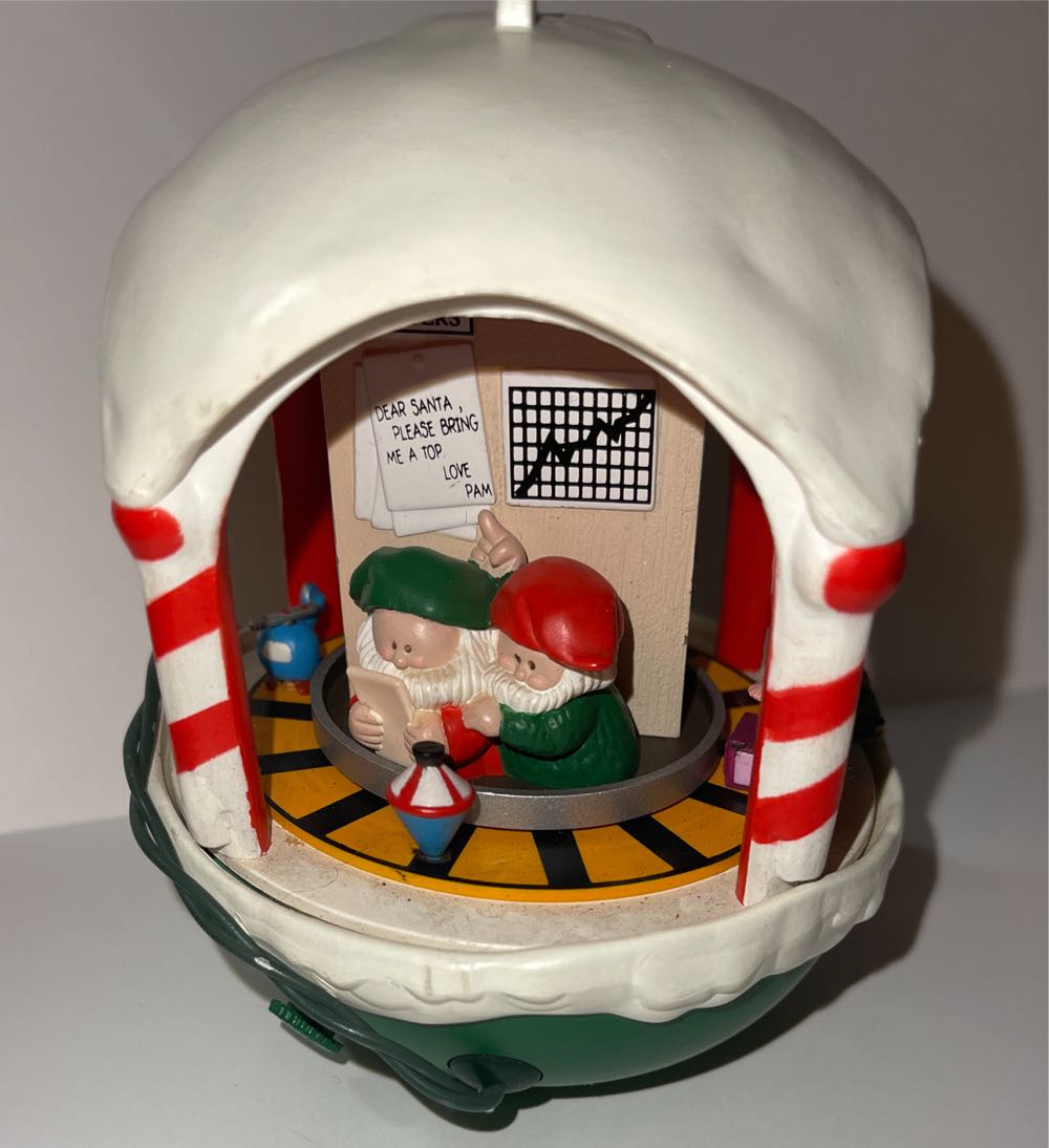 Santas Workshop - Magic Light And Motion (Santa) ornament collectible [Barcode 015012026344] - Main Image 3