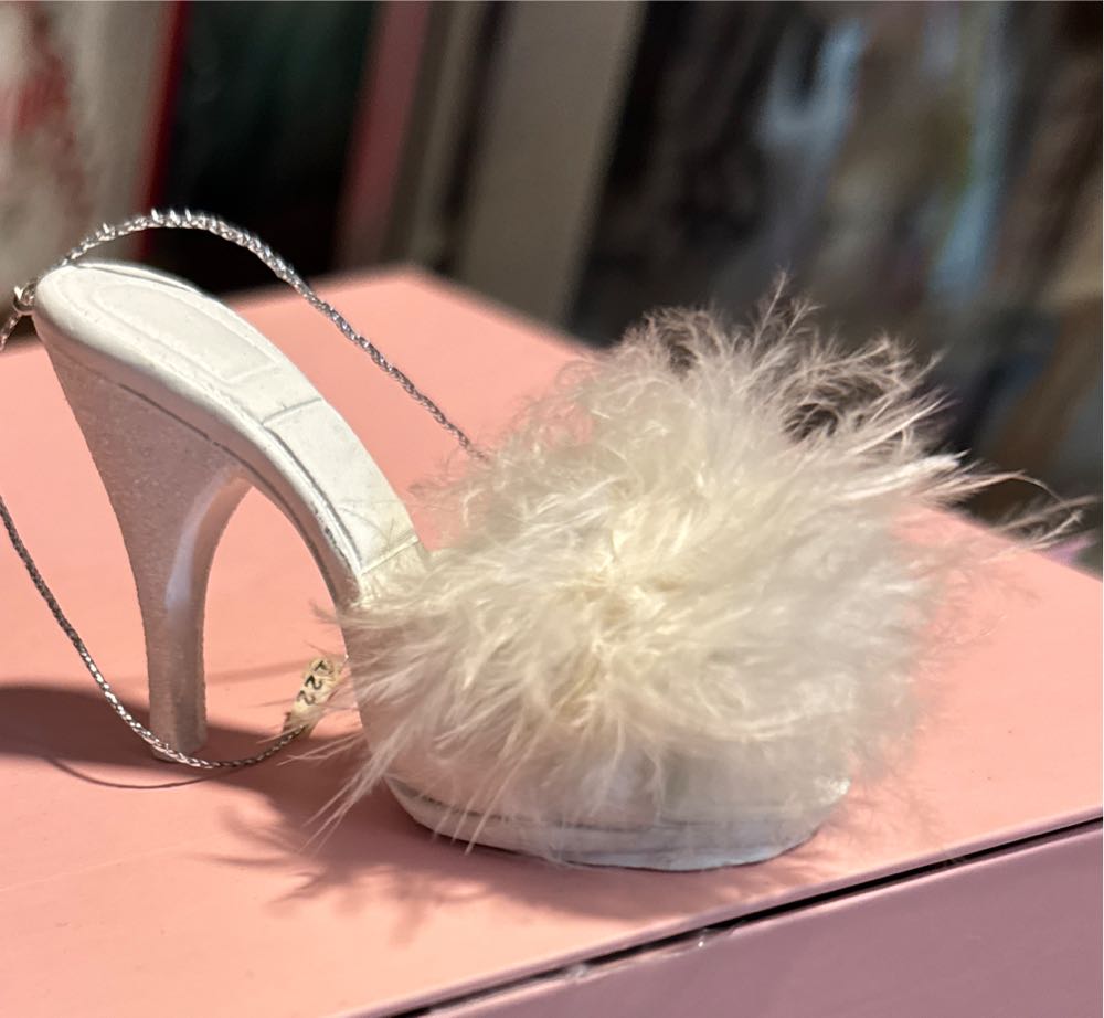 Shoe-sational! - The Very Best (Barbie) ornament collectible [Barcode 763795367726] - Main Image 4