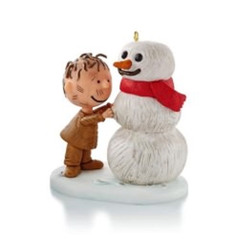 Pigpen Builds a Snowman - KEEPSAKE | Peanuts (The Peanuts Gang) ornament collectible - Main Image 1