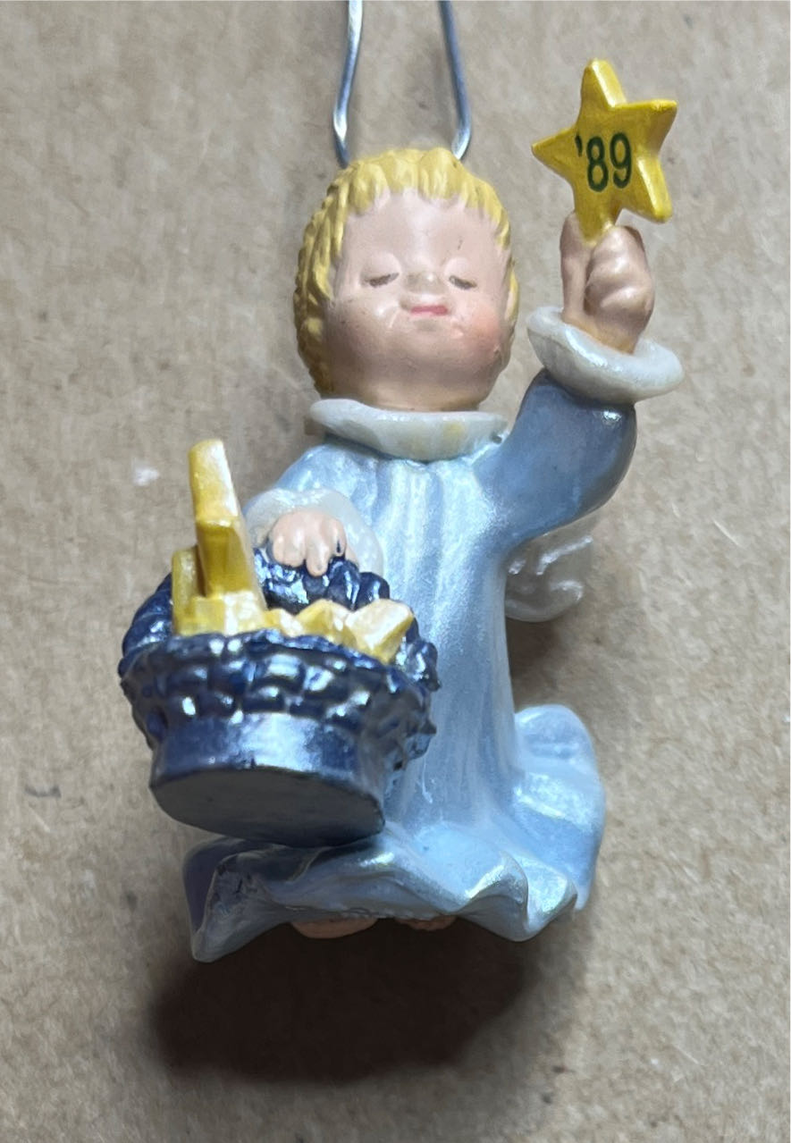 Miniature Little Star Bringer - Miniature (Angel) ornament collectible - Main Image 3
