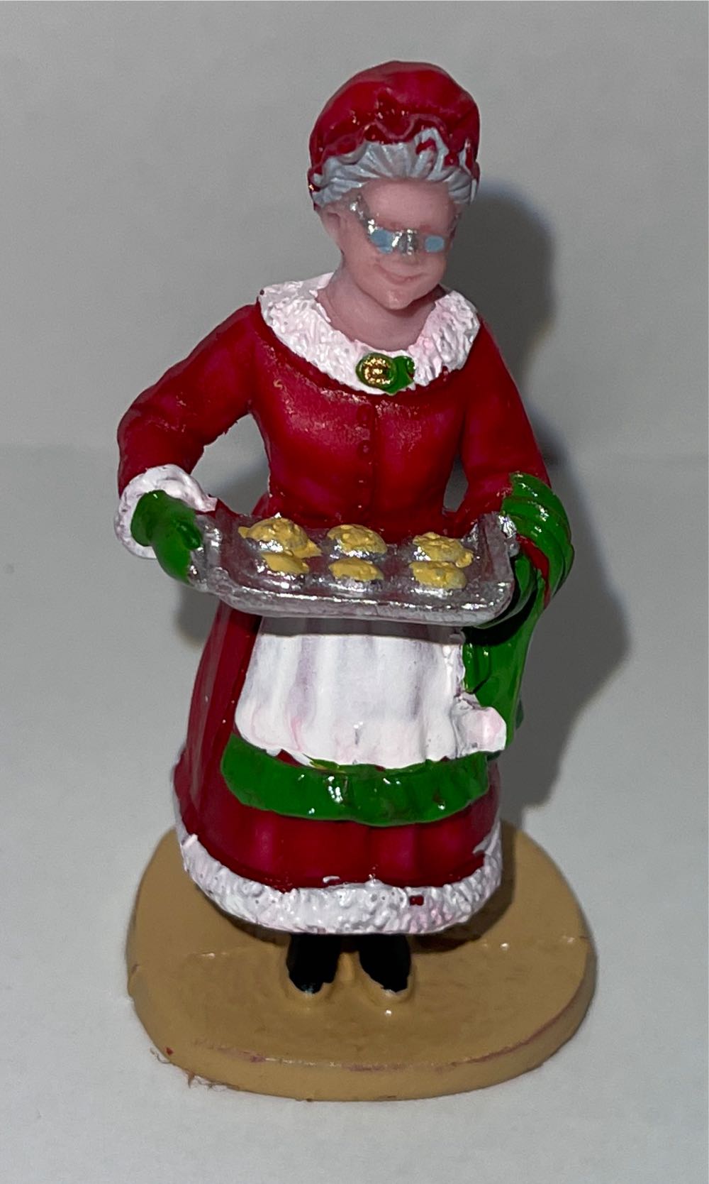 Mrs. Claus Cookies - #92759 - Santa’s Wonderland (Figurine) ornament collectible [Barcode 728162927590] - Main Image 3