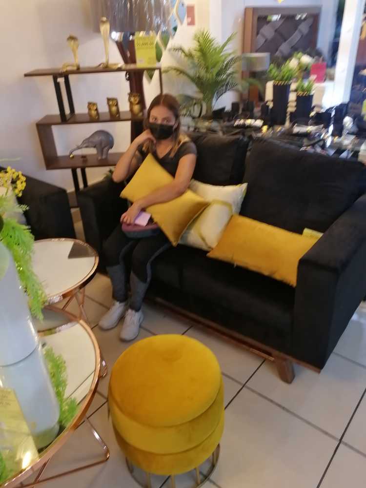 22842 Christmas Decoration Animated Musical Truck Red Quantity 4