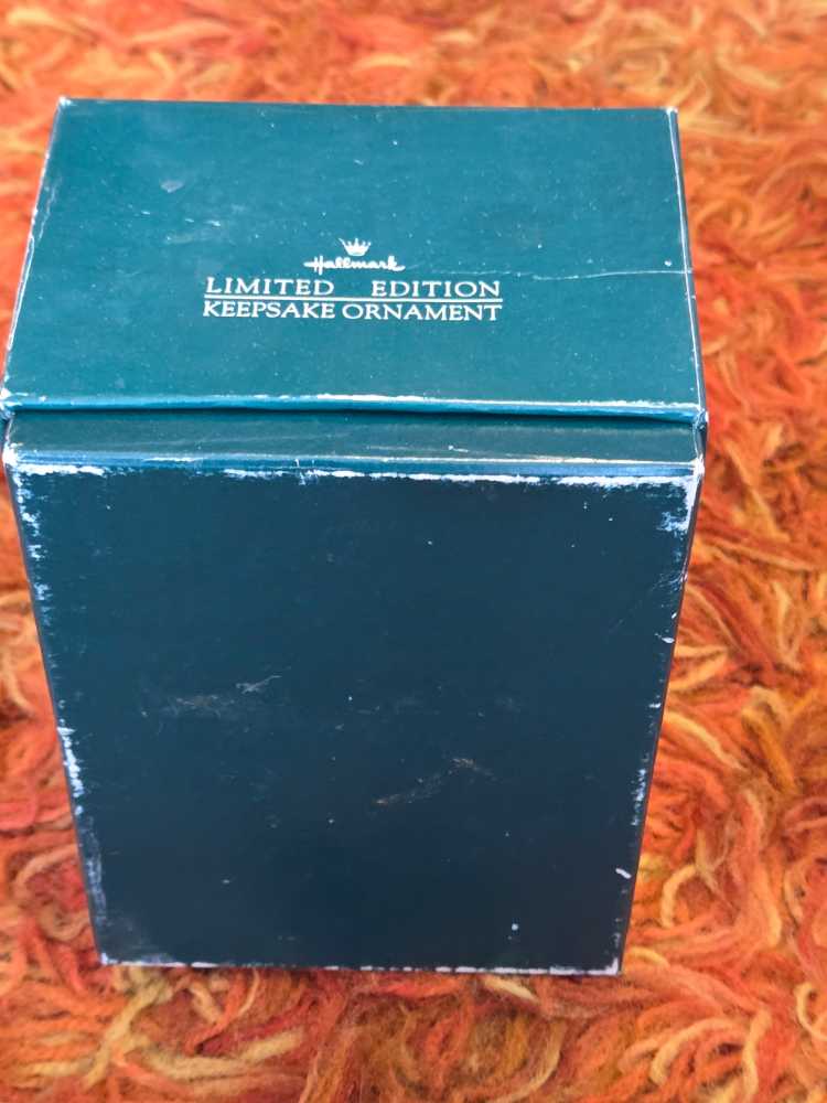 Collector’s Club 1992 Victorian Skater With Stand  ornament collectible - Main Image 3