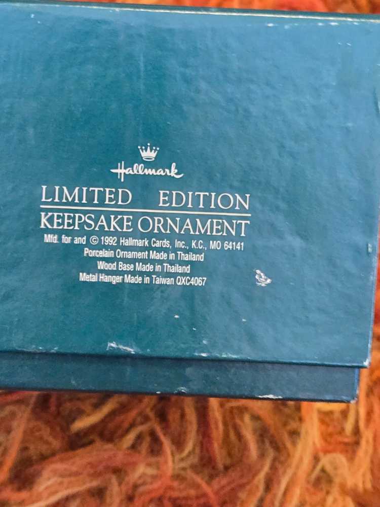 Collector’s Club 1992 Victorian Skater With Stand  ornament collectible - Main Image 4