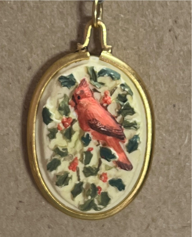 Cardinal Cameo - Miniature ornament collectible [Barcode 070000027673] - Main Image 3