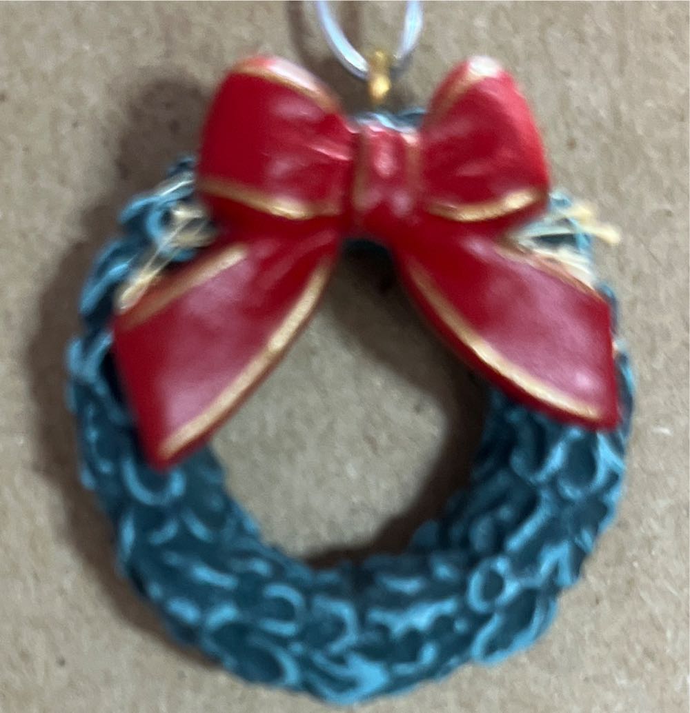 Fancy Wreath - Random (Miniature) ornament collectible [Barcode 070000027659] - Main Image 3