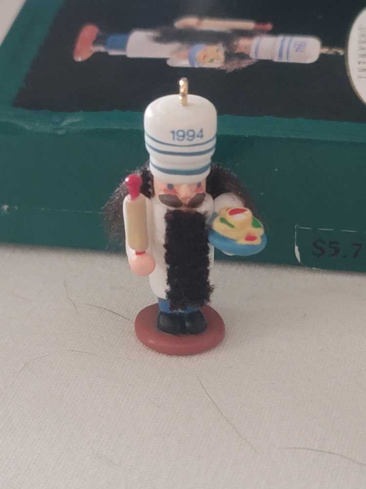 Nutcracker Guild #1 - Nutcracker Guild (Miniatures) ornament collectible [Barcode 015012118247] - Main Image 4