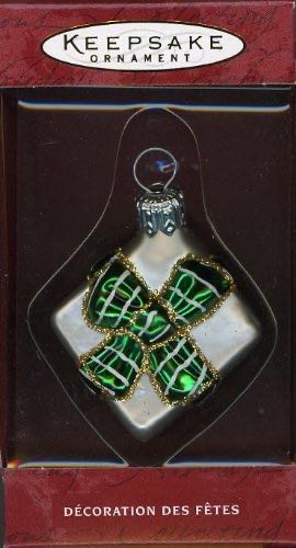 Enesco. Treasury Of Christmas Ornaments. Hershey’s. 1992. Merry Kisses.