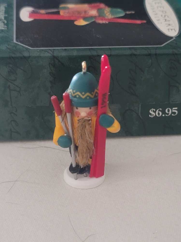 Nutcracker Guild #5 - Nutcracker Guild (Miniature Nutcracker) ornament collectible [Barcode 015012459944] - Main Image 3