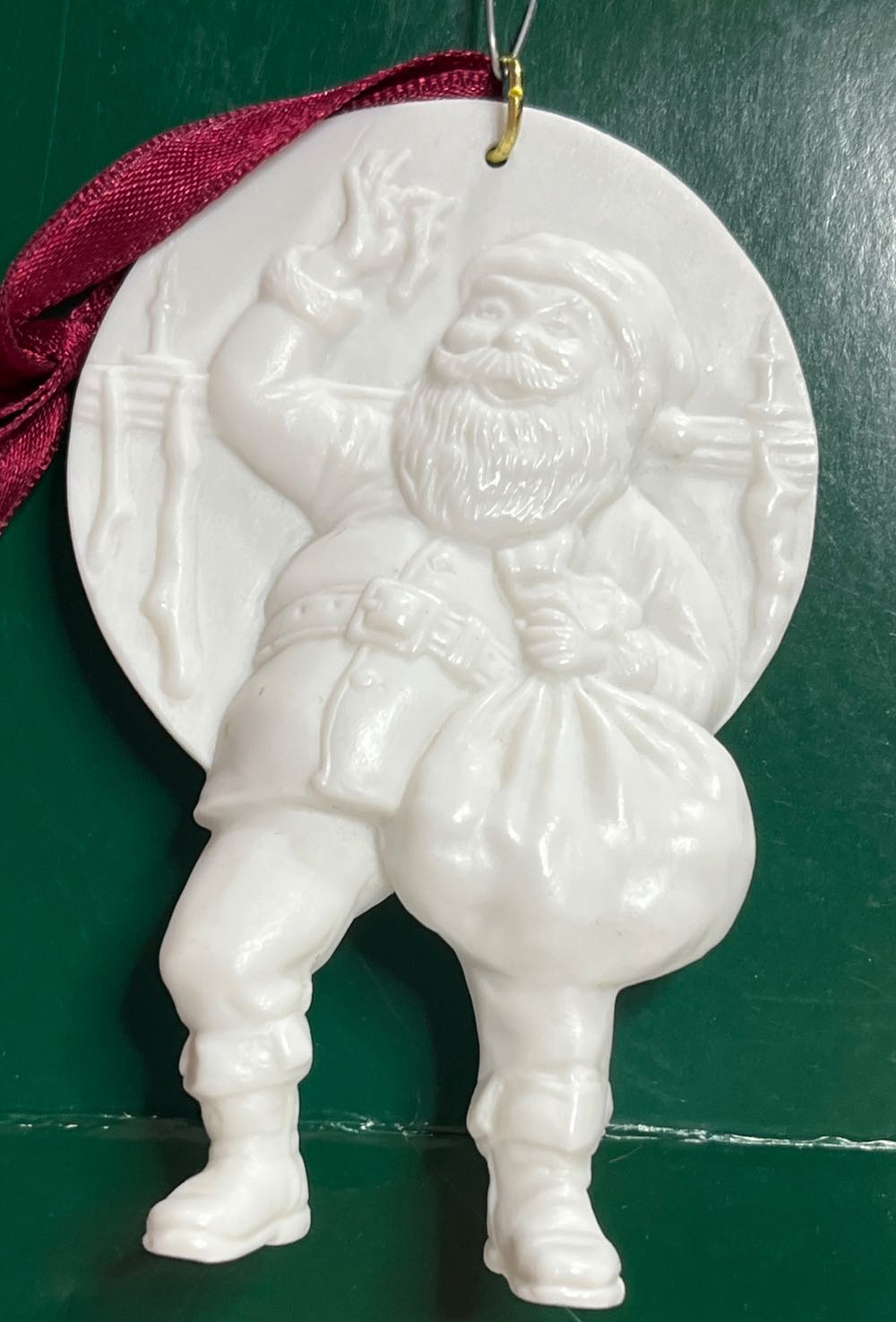 Norman Rockwell- Filling The Stockings  (Santa) ornament collectible [Barcode 015012117097] - Main Image 3