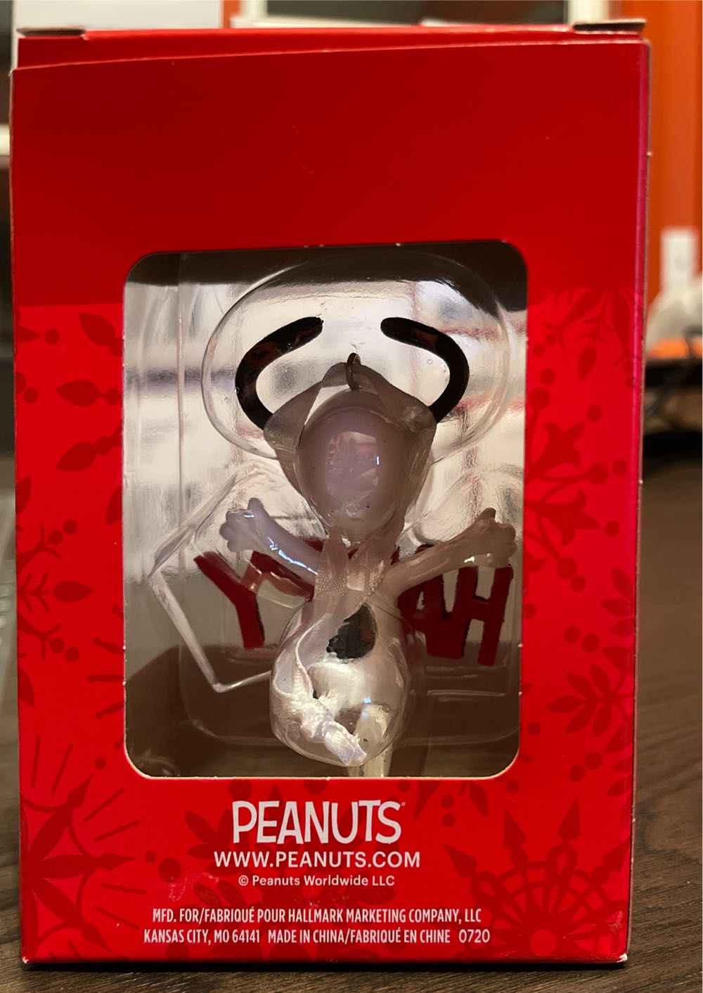 Happy - Red Box (The Peanuts Gang) ornament collectible [Barcode 763795656738] - Main Image 2