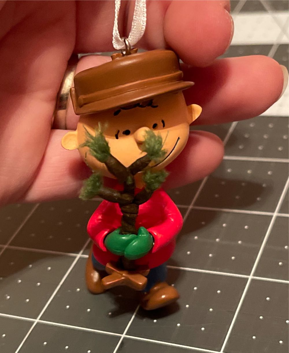Charlie Brown w/Christmas Tree - Red Box (The Peanuts Gang) ornament collectible [Barcode 763795323852] - Main Image 4