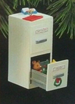 Open-and-Shut Holiday - MOUSE (Office) ornament collectible [Barcode 015012107500] - Main Image 2