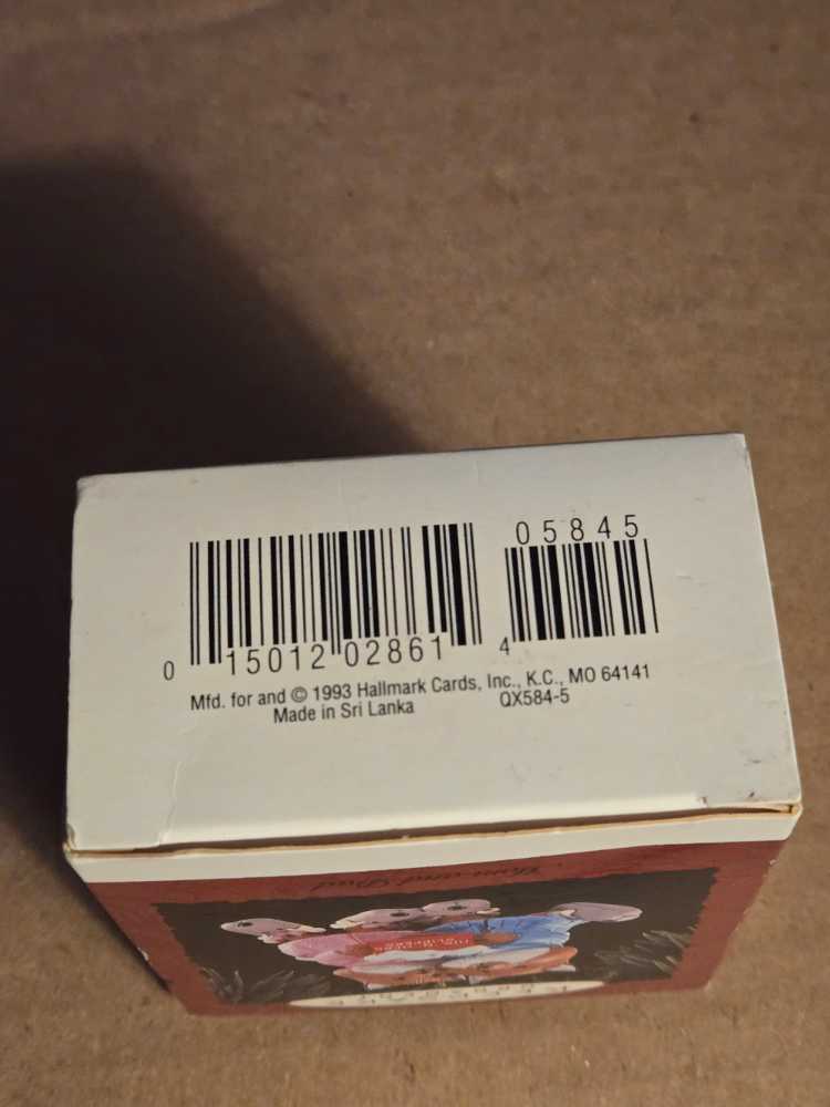 His ‘n Hers Slippers - Value Village Finds (Animals) ornament collectible [Barcode 015012028614] - Main Image 3