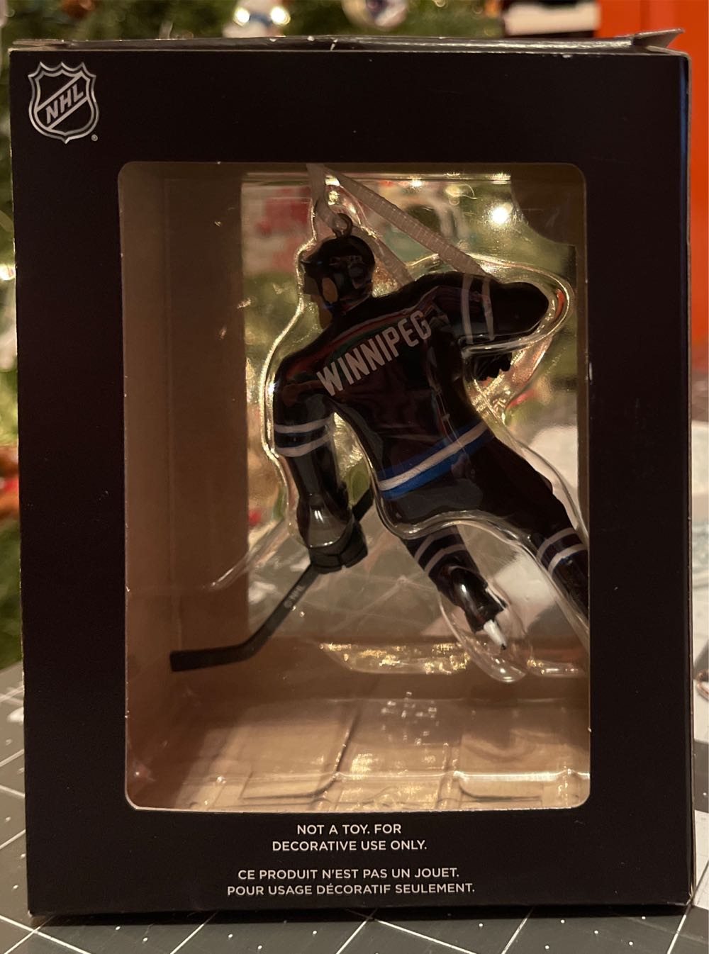Winnipeg Jets Hockey Player - NHL Collection (Winnepeg Jes) ornament collectible - Main Image 2