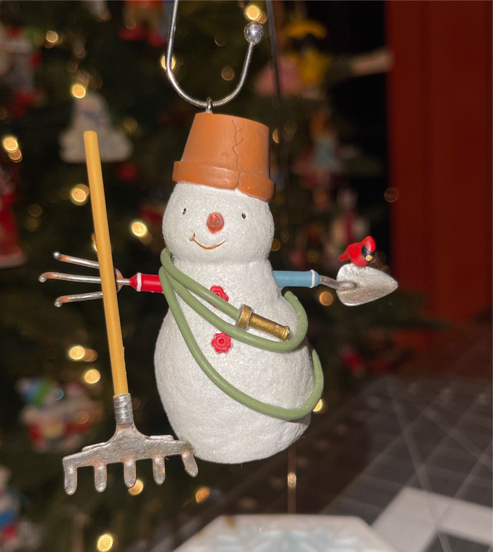 Getting Ready To Garden 2007 - The Snowmen of Winter Garden (Snowman) ornament collectible [Barcode 015012982275] - Main Image 4