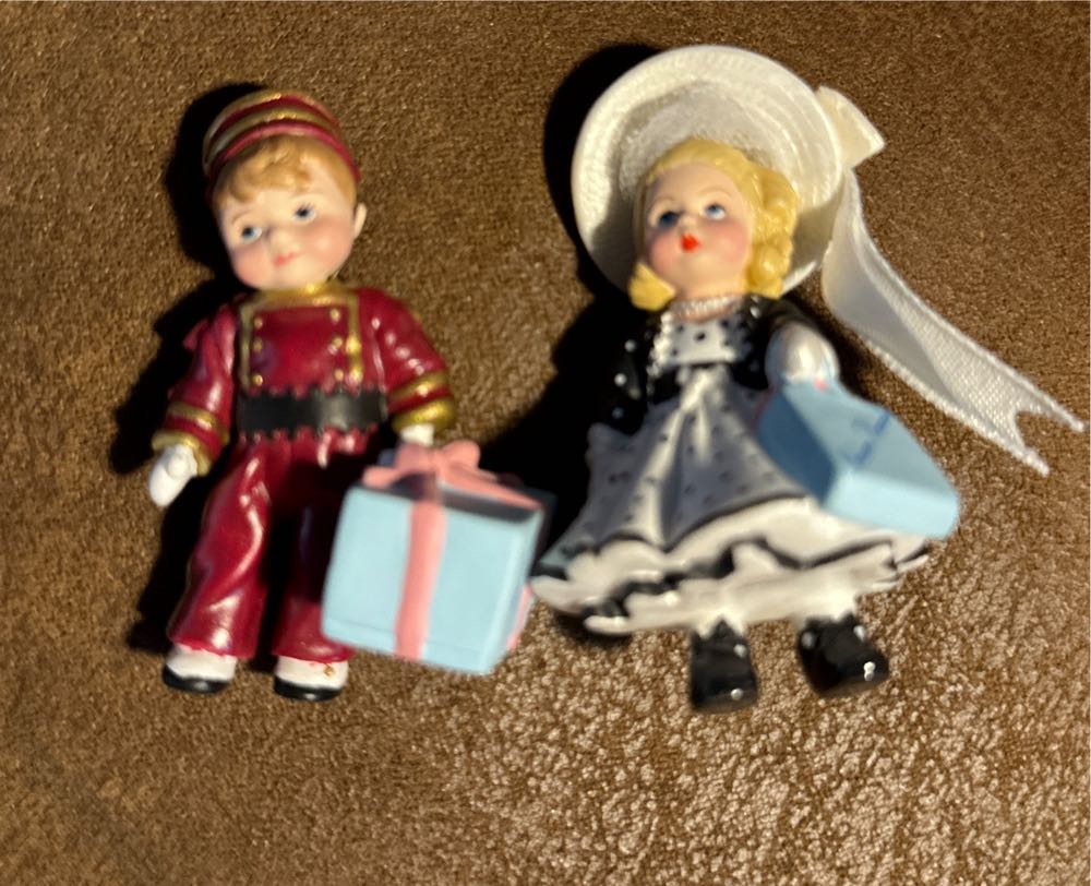 Park Avenue Wendy & Alex The Bellhop - Merry Minatures (Merry Minatures) ornament collectible [Barcode 015012497700] - Main Image 3