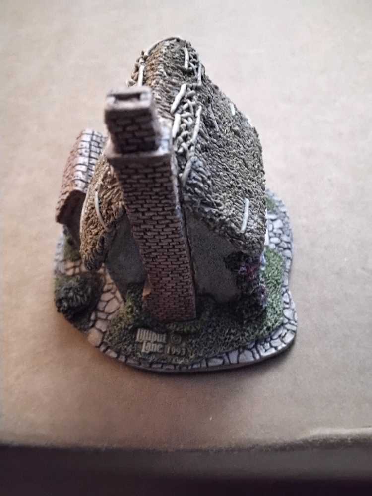 The Spinney - Lilliput Lane (Lilliput Lane Collector’s Club Worldwide) ornament collectible [Barcode 5021933003109] - Main Image 2