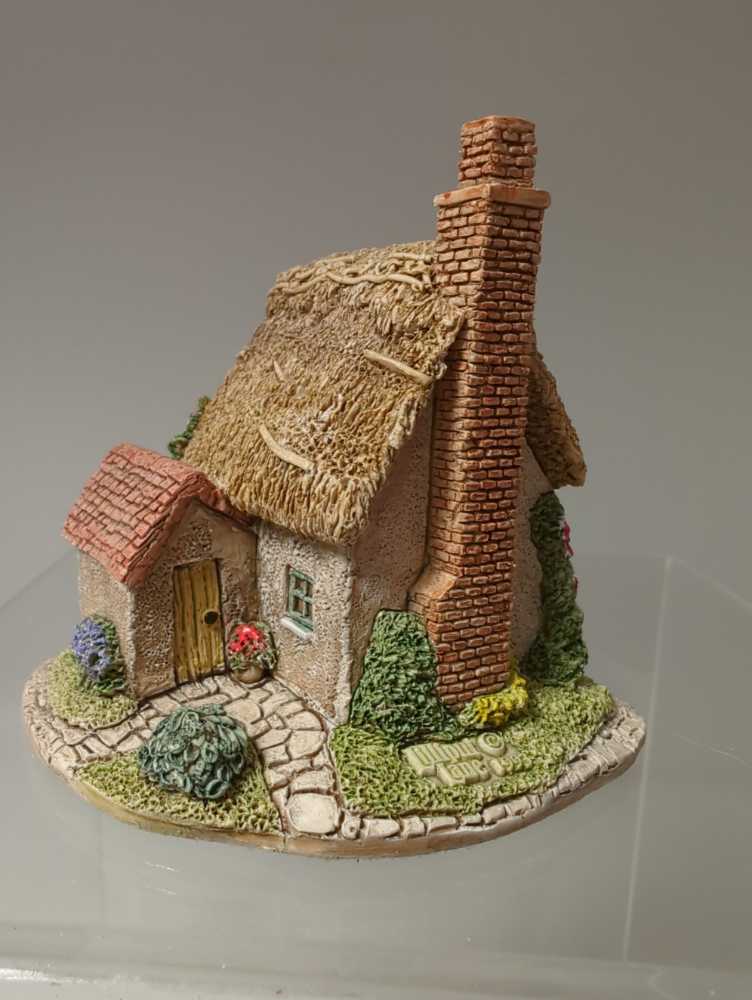 The Spinney - Lilliput Lane (Lilliput Lane Collector’s Club Worldwide) ornament collectible [Barcode 5021933003109] - Main Image 3