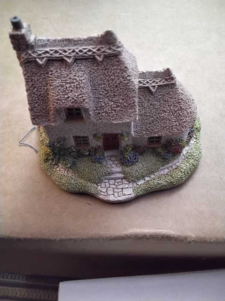 Pussy Willow Cottage - Lilliput Lane (Lilliput Lane Collector’s Club Worldwide) ornament collectible - Main Image 1